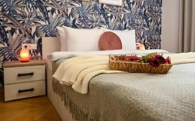 Central Retreat - Modern Accommodation On Magheru Blvd